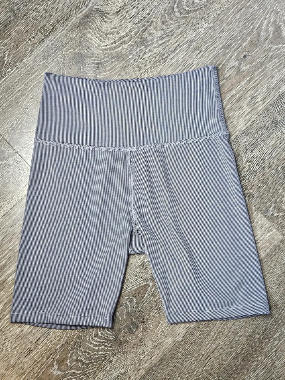 Beyond Yoga Gray Ribbed Stripe High Waist Biker Shorts Size Large - Picture 4 of 6